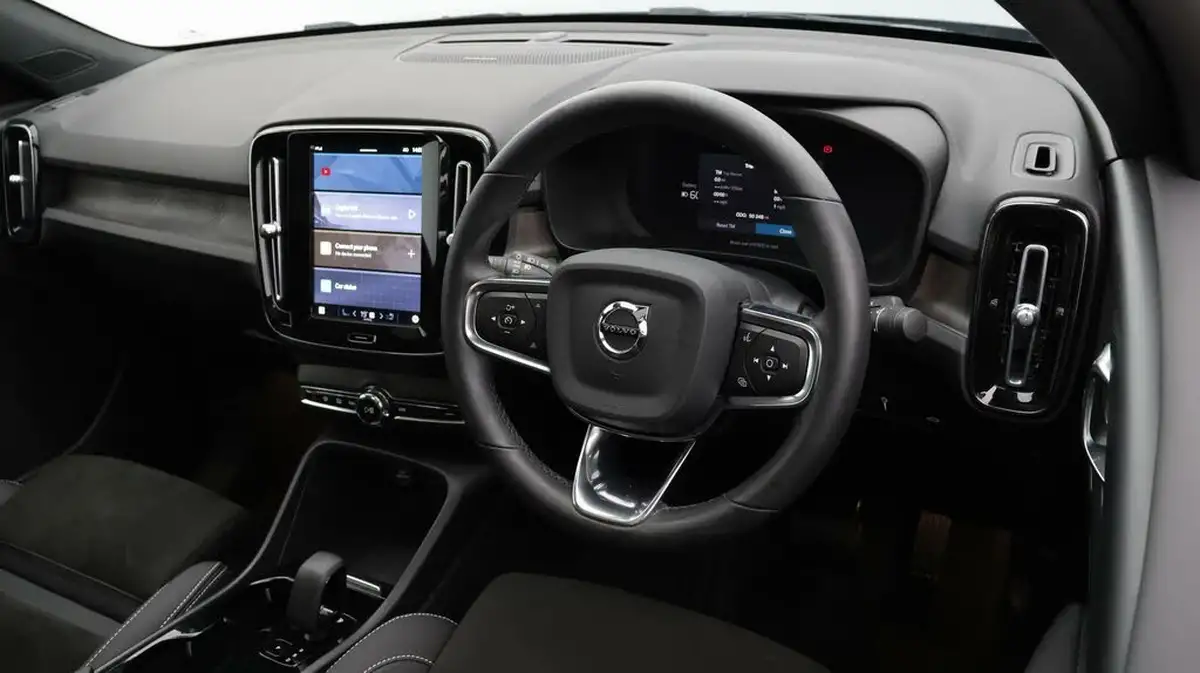 2022-volvo-c40-e-twin-recharge-pro-big-9