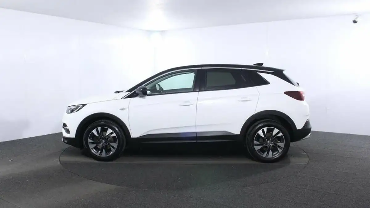2020-vauxhall-grandland-x-12-sri-nav-big-3