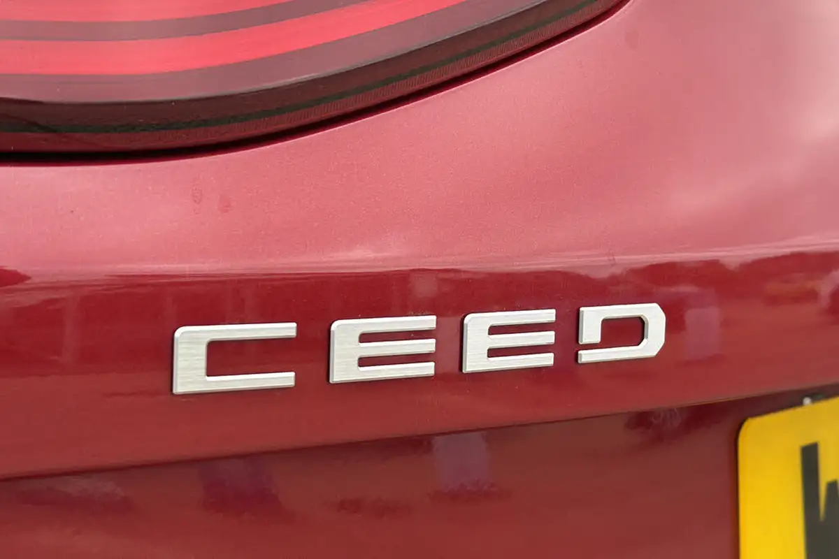 2022-kia-ceed-15-t-gdi-3-hatchback-big-22