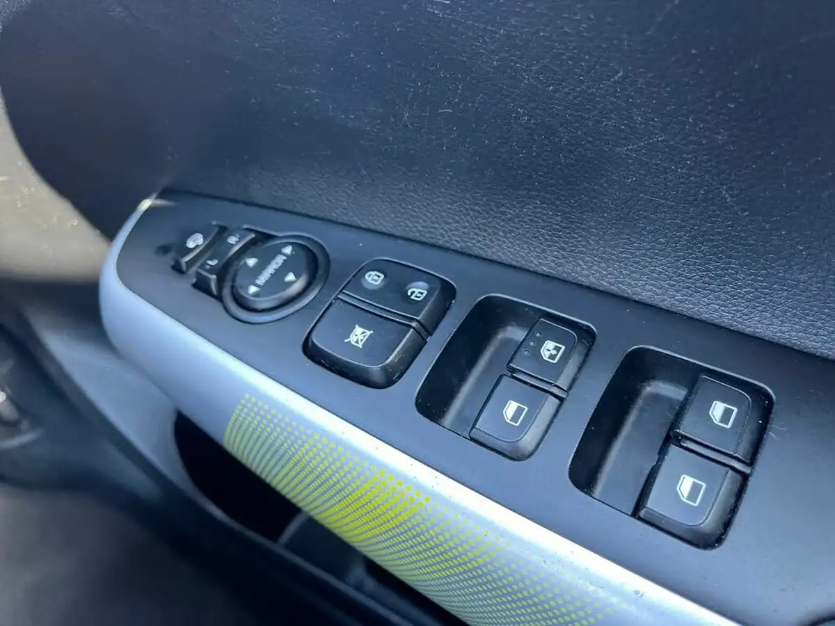 2022-kia-picanto-10-x-line-auto-seq-big-15