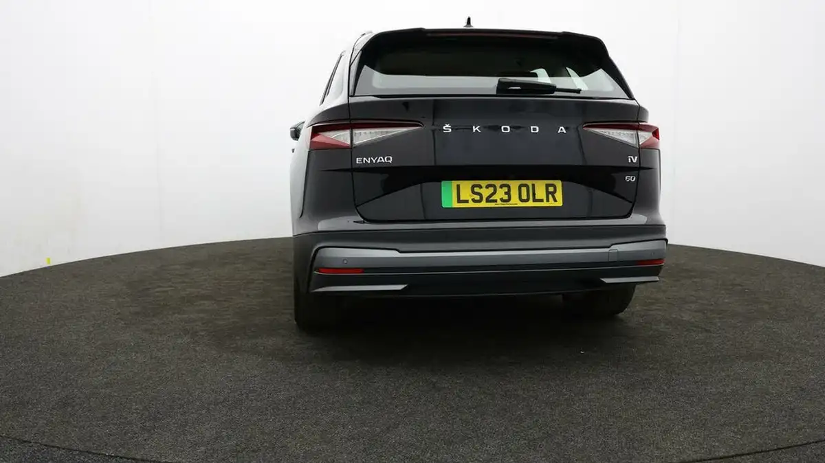 2023-skoda-enyaq-e-60-big-36