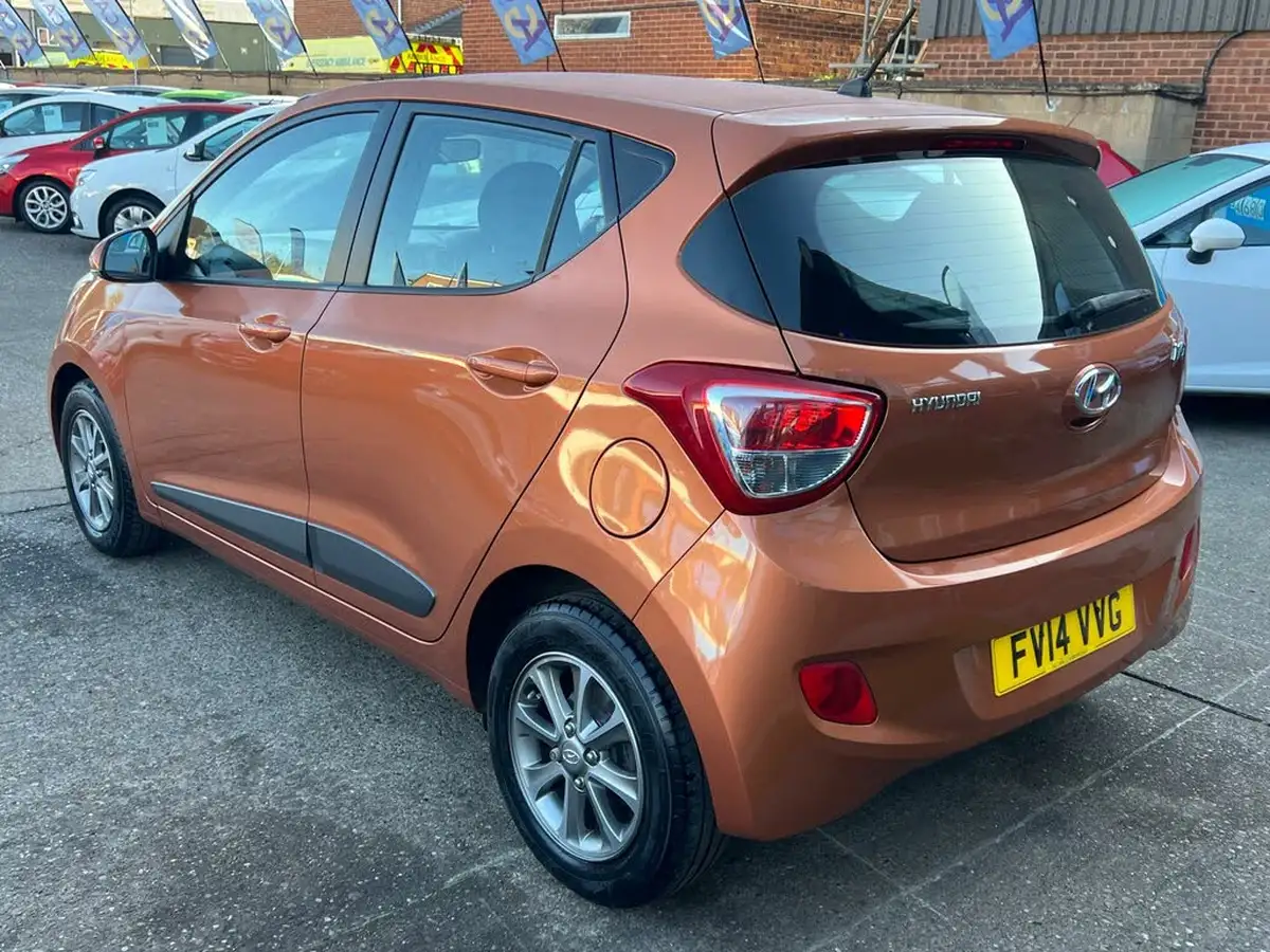 2014-hyundai-i10-10-premium-big-10