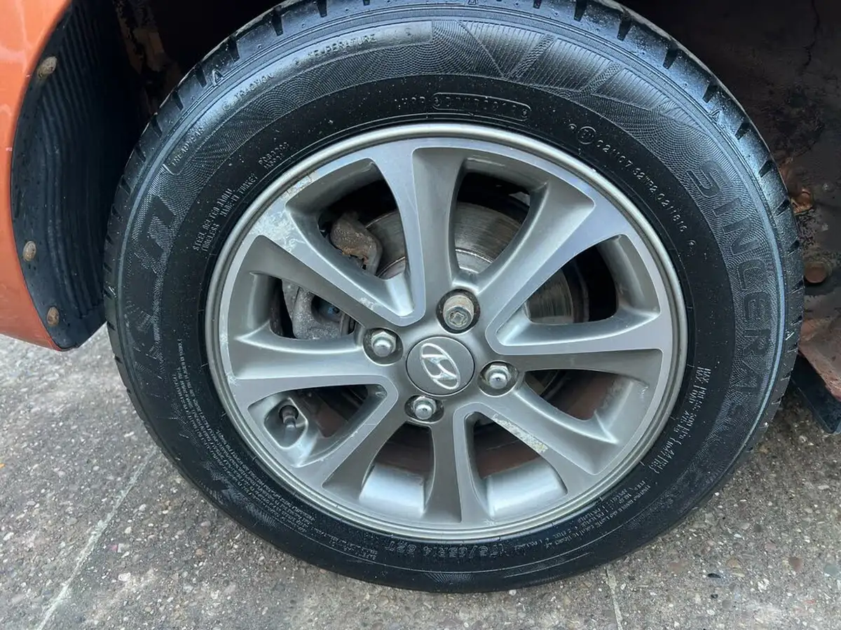 2014-hyundai-i10-10-premium-big-58