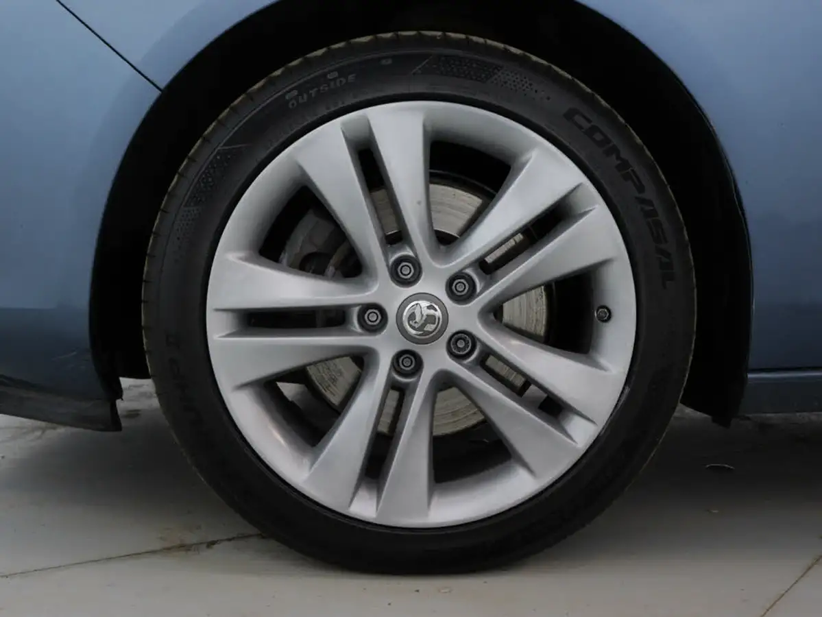 2014-vauxhall-zafira-tourer-20cdti-sri-big-10