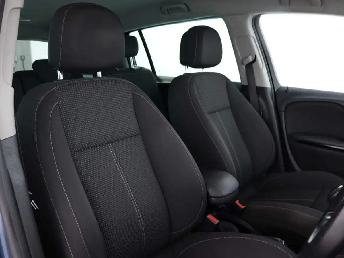 2014-vauxhall-zafira-tourer-20cdti-sri-big-34