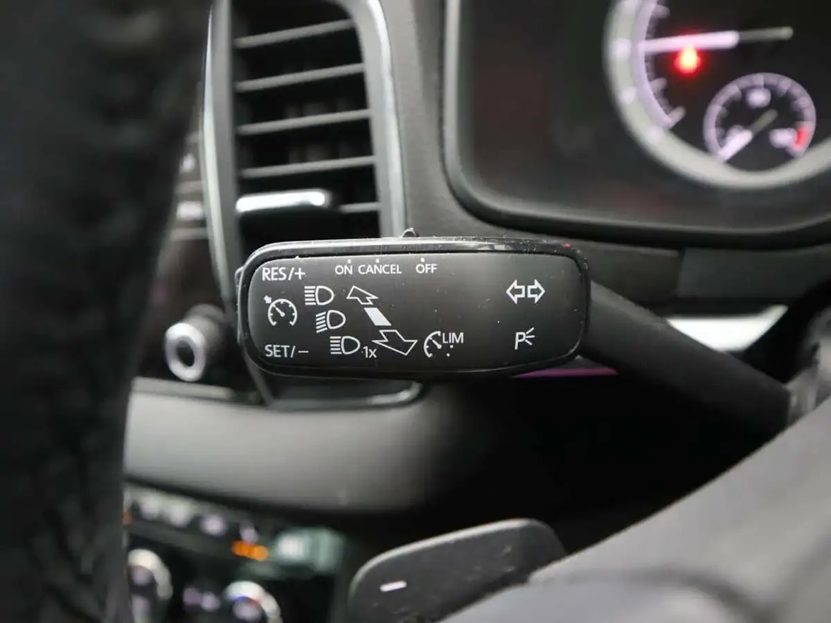 2018-skoda-karoq-20tdi-scr-se-l-dsg-big-21