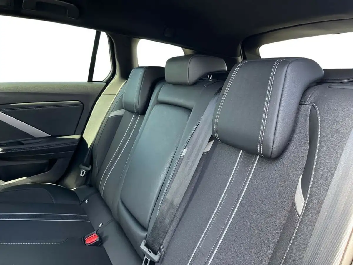 2023-vauxhall-astra-12-turbo-gs-sport-tourer-big-8