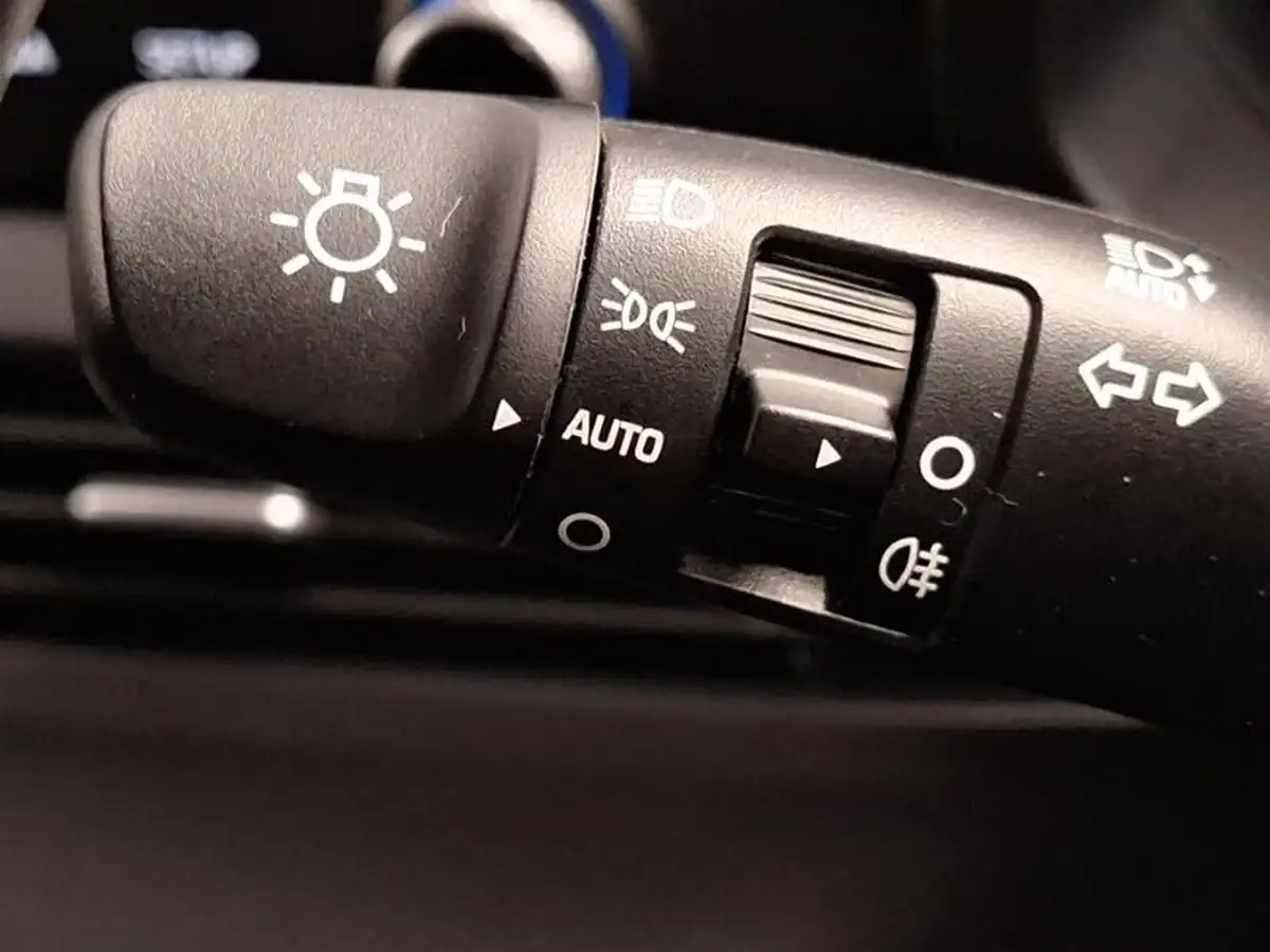 2023-hyundai-bayon-10-t-gdi-premium-100ps-dct-big-17
