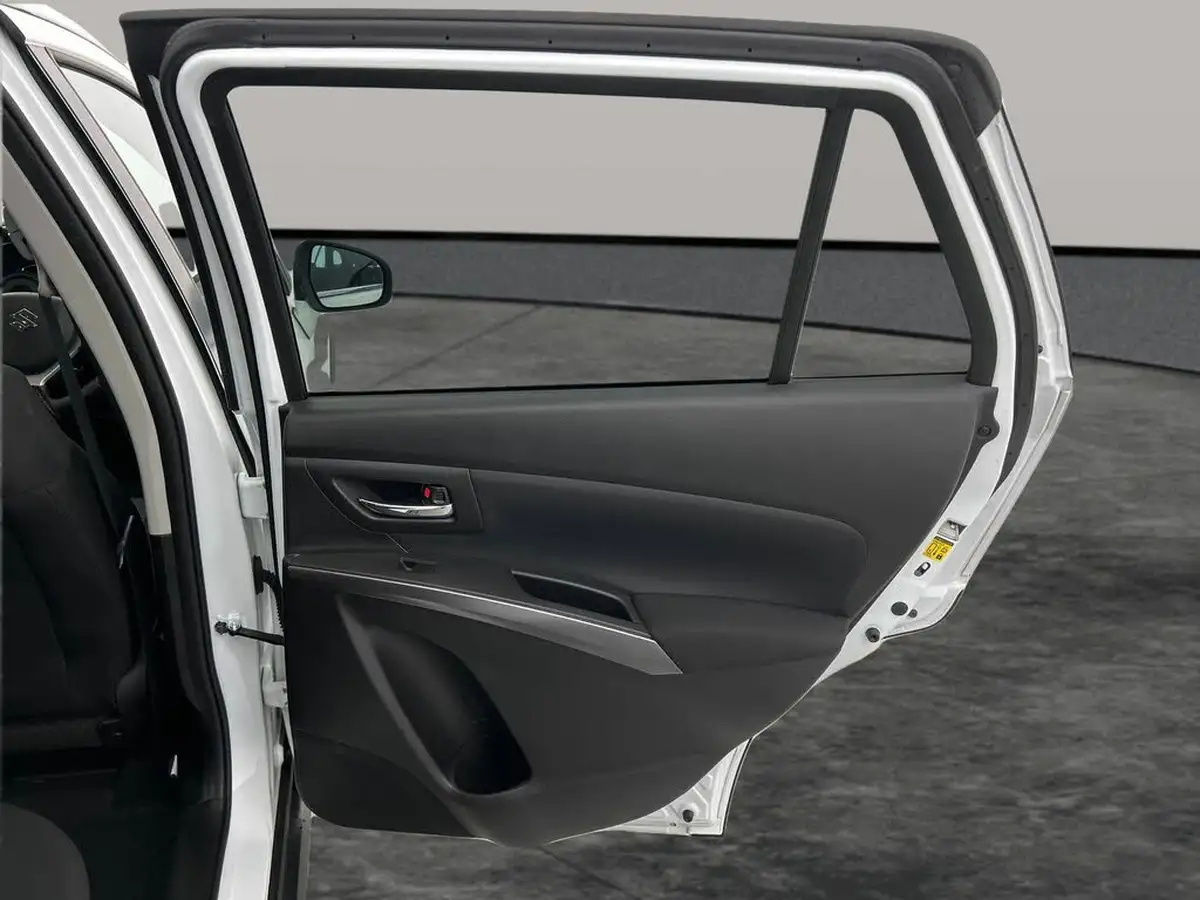 2023-suzuki-s-cross-14-boosterjet-motion-big-24