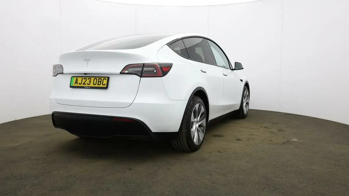 2023-tesla-model-y-e-rwd-big-53