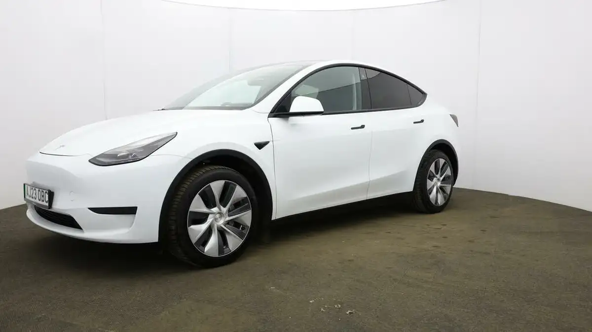 2023-tesla-model-y-e-rwd-big-29