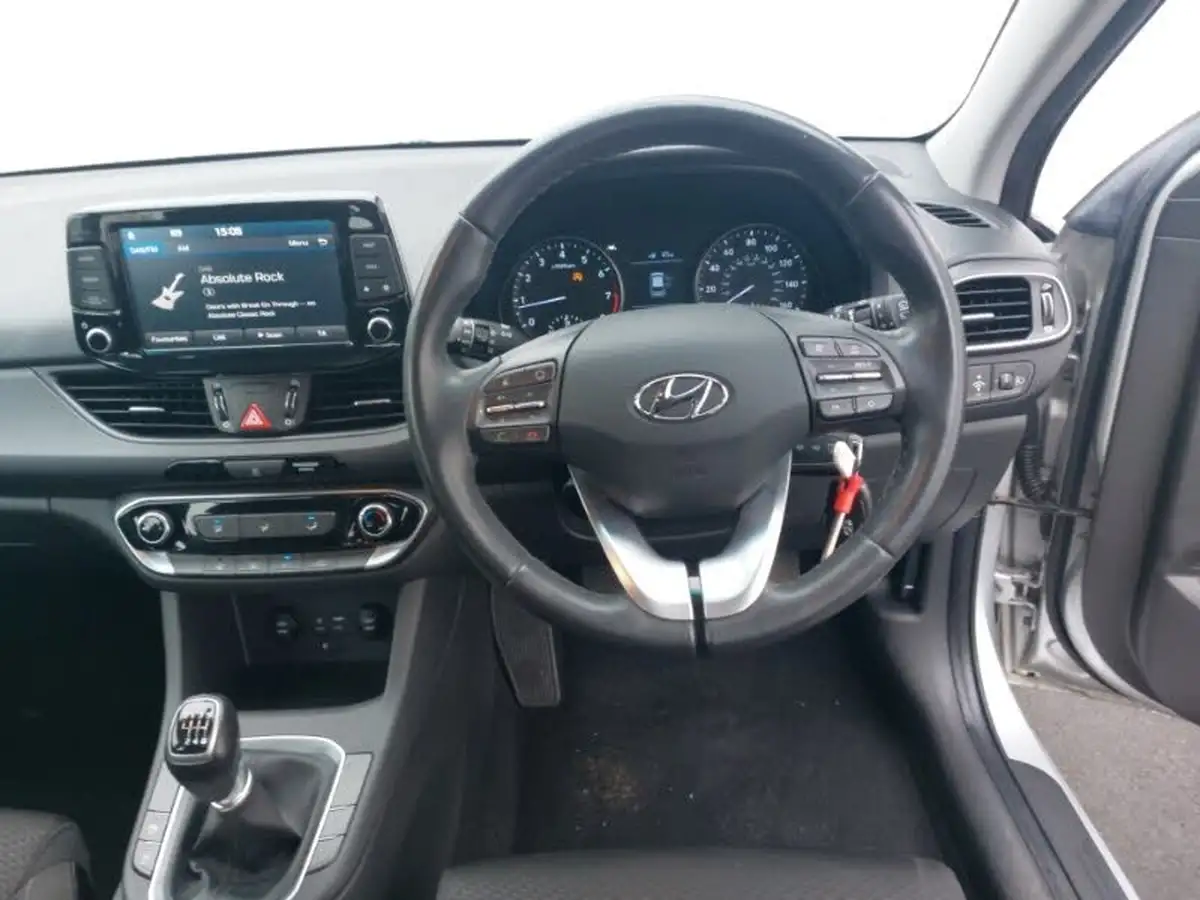 2019-hyundai-i30-14-t-gdi-se-nav-hatchback-big-6