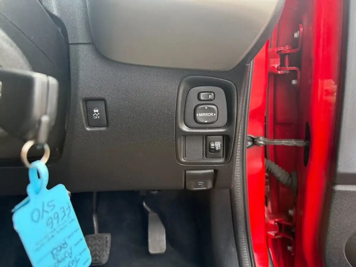2016-toyota-aygo-10-vvt-i-x-play-71bhp-5d-x-shift-big-18
