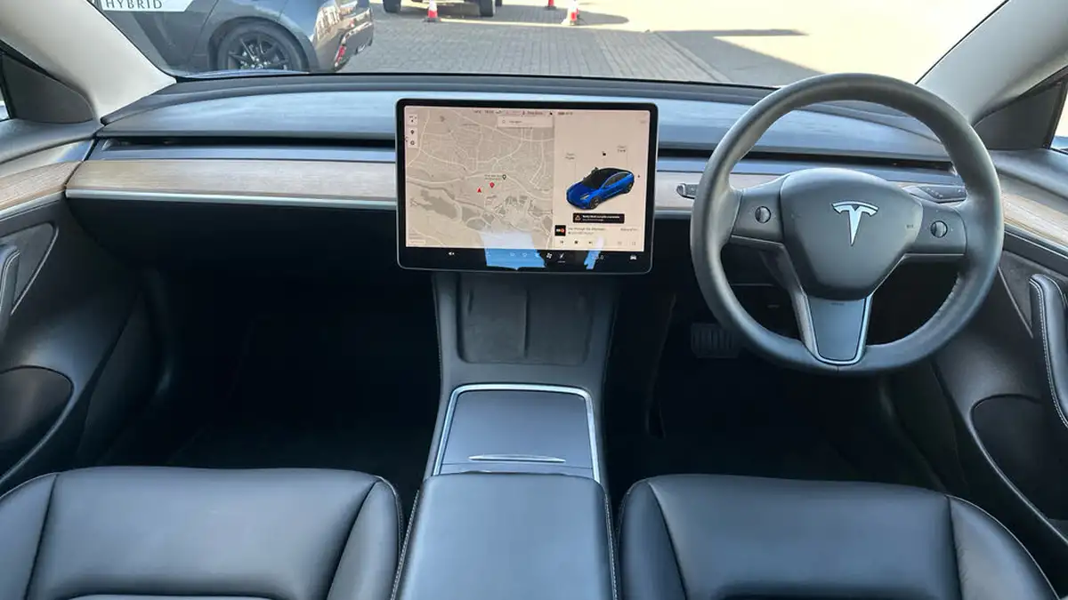 2021-tesla-model-3-e-long-range-awd-big-10