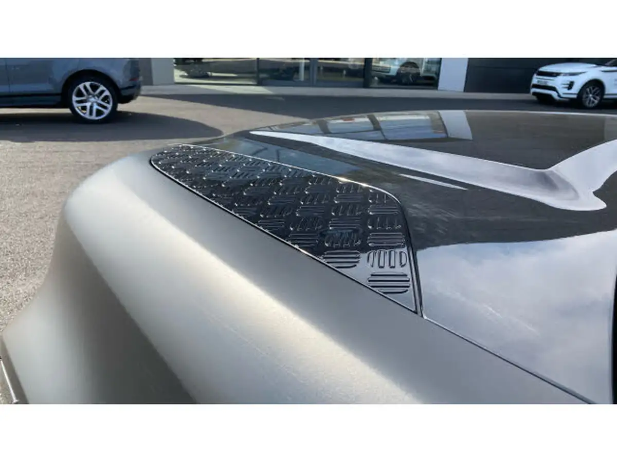 2022-land-rover-110-defender-30-d250-xs-edition-big-24