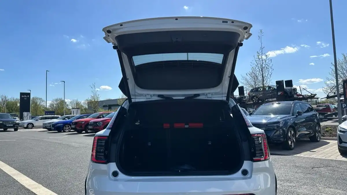 2025-volvo-ex30-e-twin-ultra-big-12