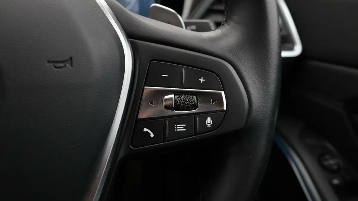 2022-bmw-3-series-20-330e-sport-pro-saloon-4d-big-23