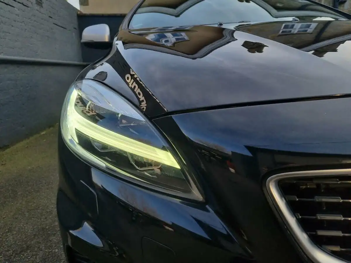 2018-volvo-v40-15-t2-r-design-pro-big-12