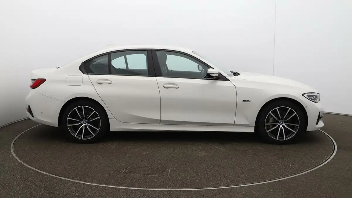 2022-bmw-3-series-20-330e-sport-pro-saloon-4d-big-40