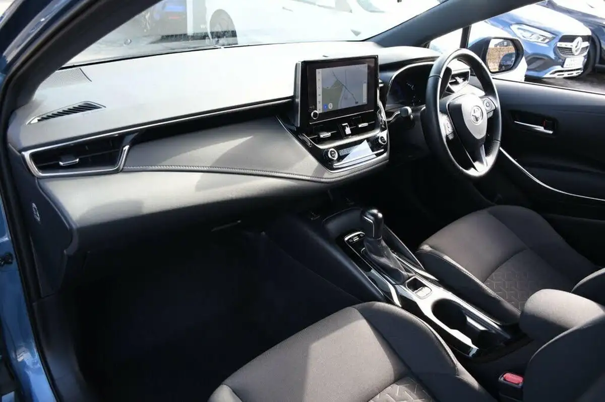 2022-toyota-corolla-18-vvt-i-icon-tech-trk-hatchback-5d-big-9