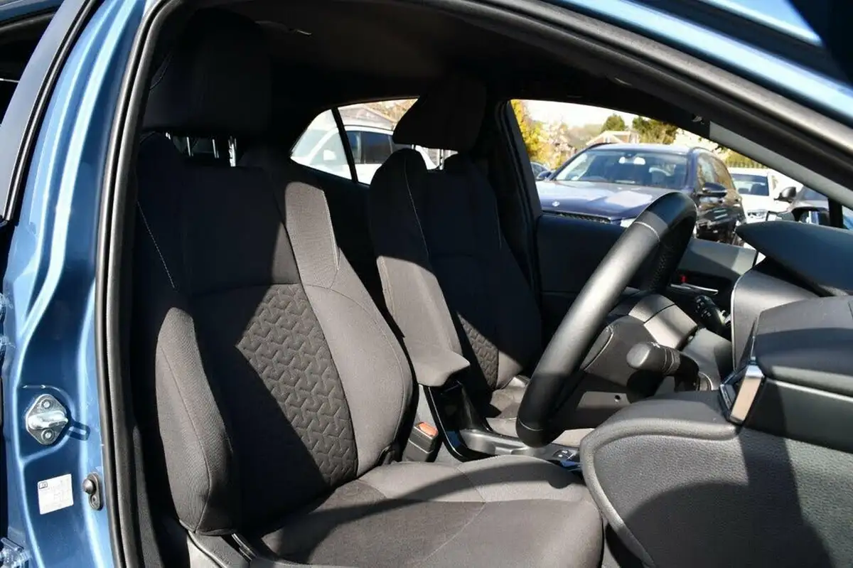 2022-toyota-corolla-18-vvt-i-icon-tech-trk-hatchback-5d-big-13