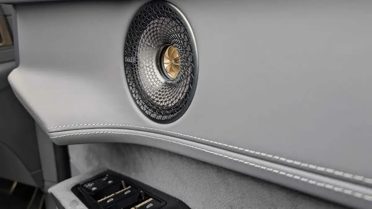 2024-lotus-eletre-e-big-13