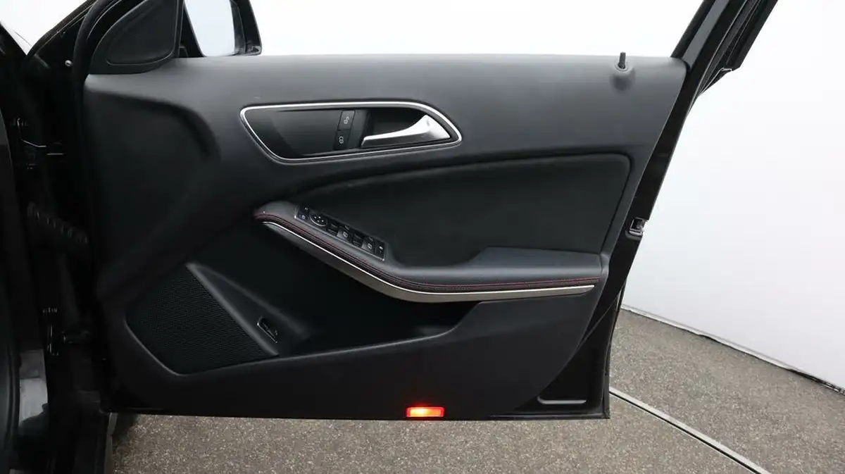 2020-mercedes-benz-gla-class-16-gla-180-amg-line-edition-7g-dct-big-15
