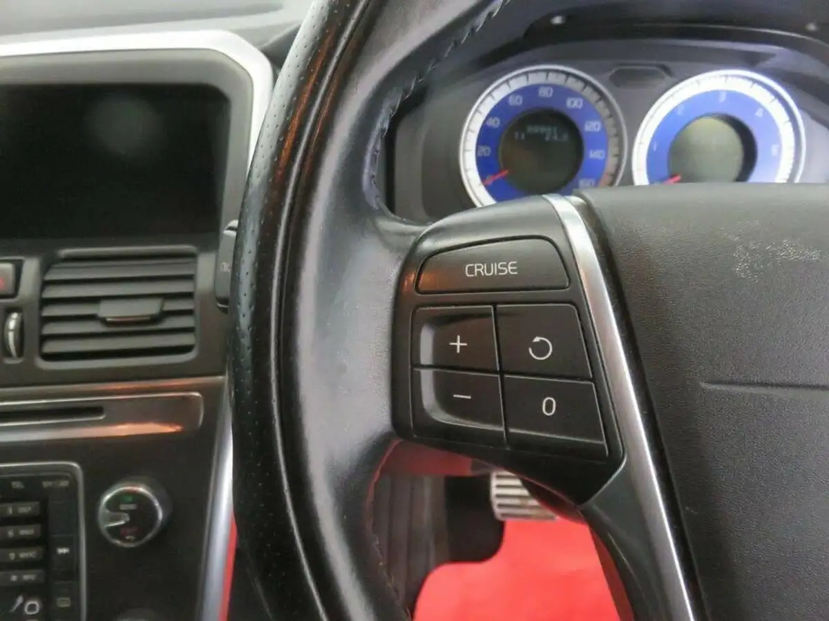 2013-volvo-xc60-24td-d5-r-design-215bhp-geartronic-big-37