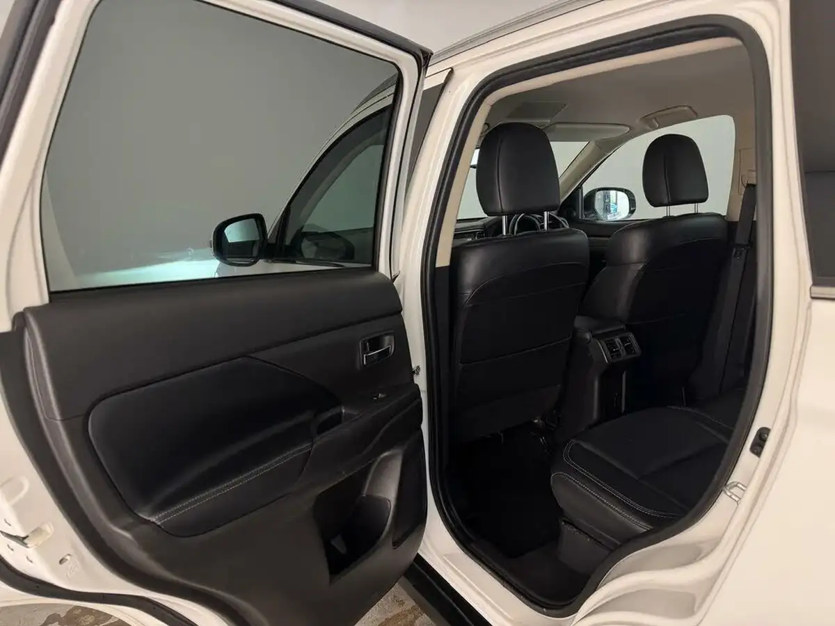 2019-mitsubishi-outlander-20-exceed-big-13