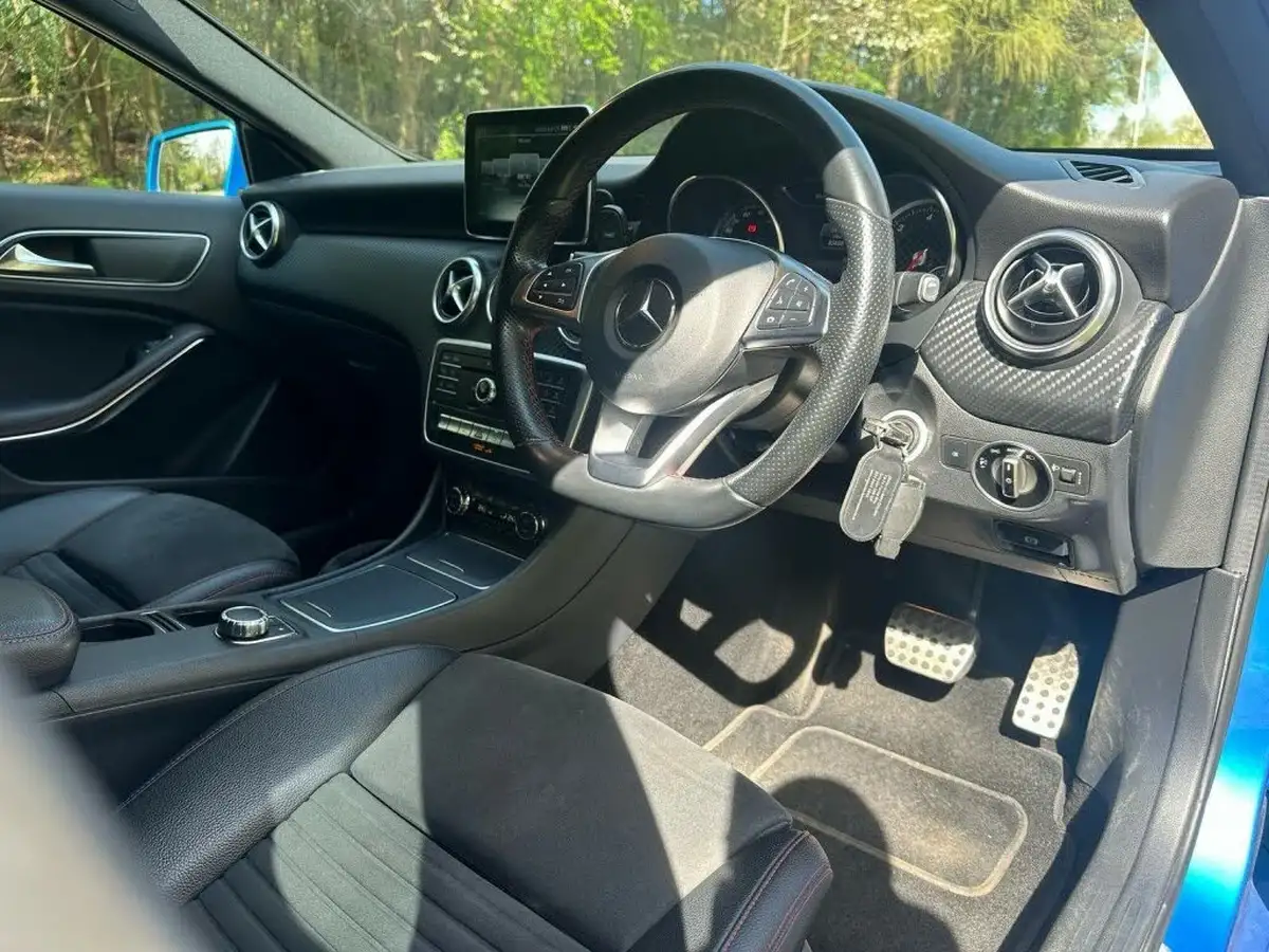 2016-mercedes-benz-a-class-21d-a200d-amg-line-136ps-ss-7g-dct-big-6