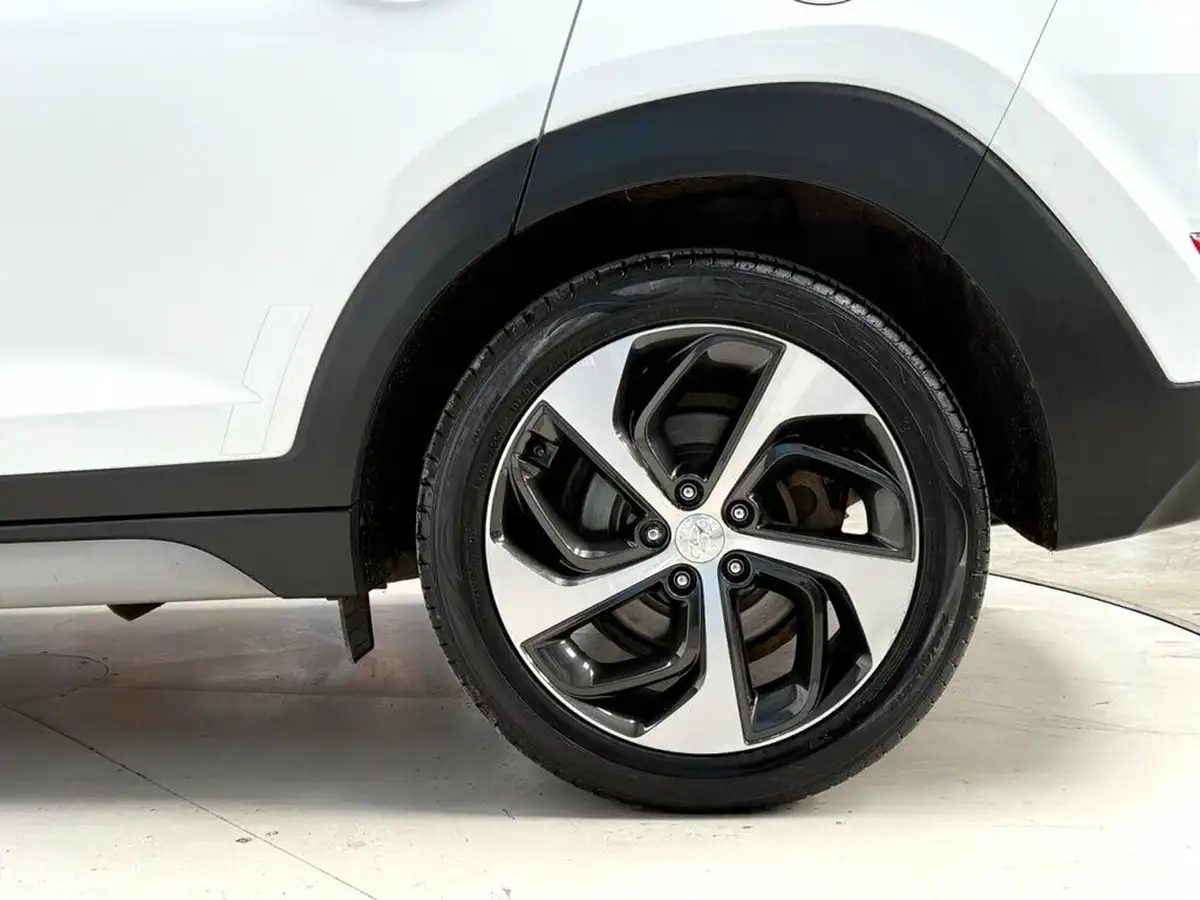 2017-hyundai-tucson-17crdi-blue-drive-premium-141ps-dct-big-11
