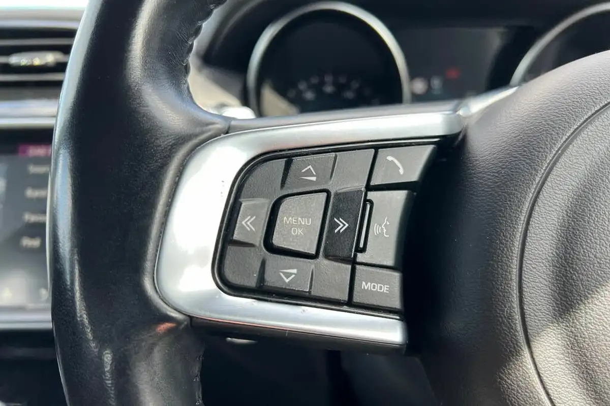 2018-jaguar-xe-20i-r-sport-200ps-1997cc-big-21