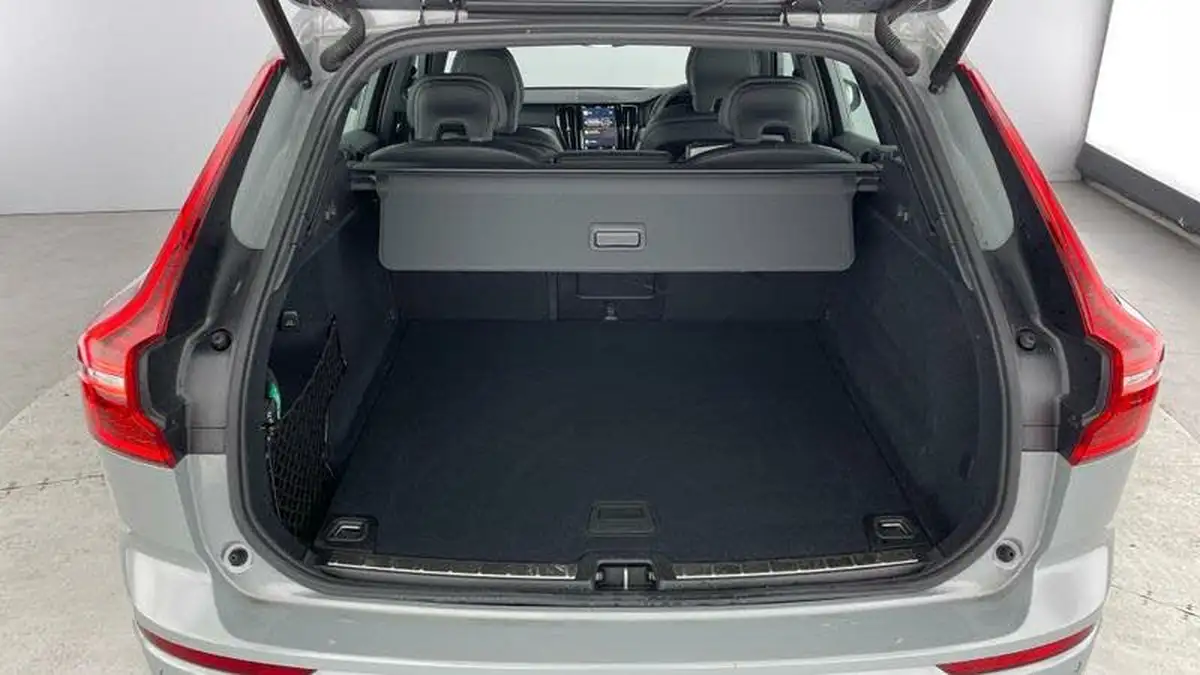 2024-volvo-xc60-20-b5-plus-big-30