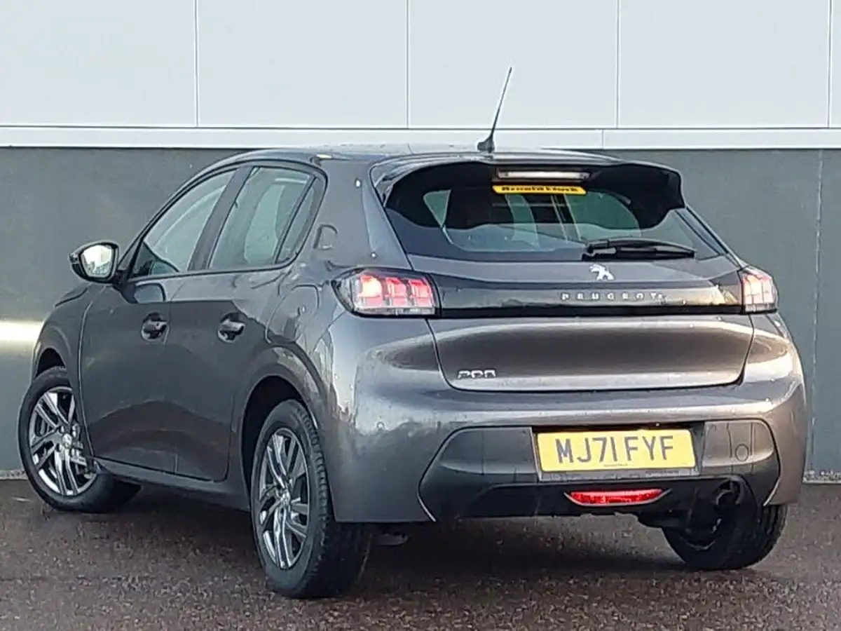 2021-peugeot-208-12-puretech-active-premium-100bhp-eat8-big-1