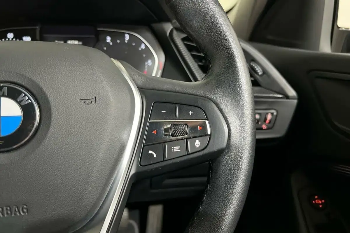 2020-bmw-1-series-15td-116d-sport-big-20