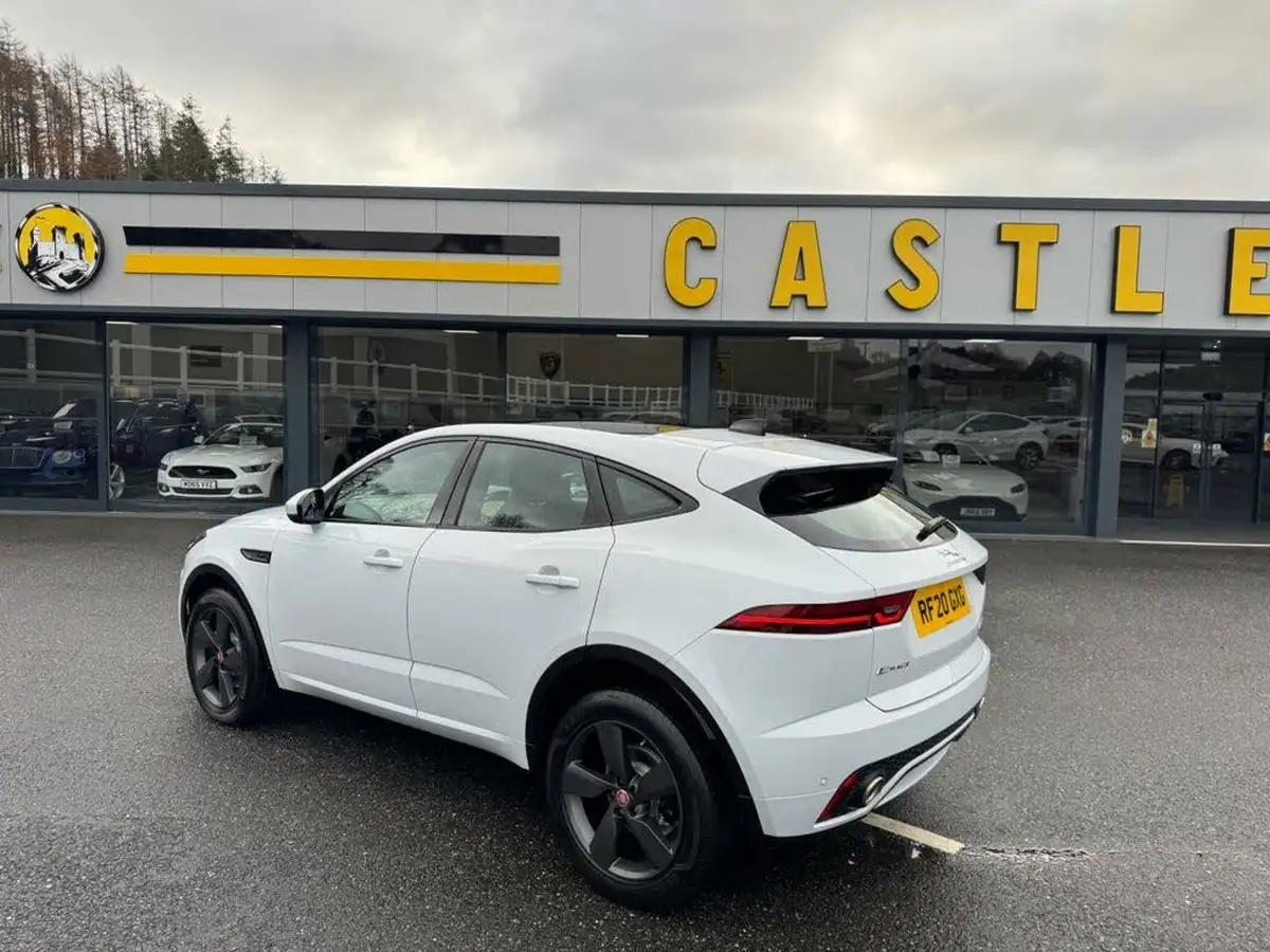 2020-jaguar-e-pace-20-i4-chequered-flag-200ps-big-3