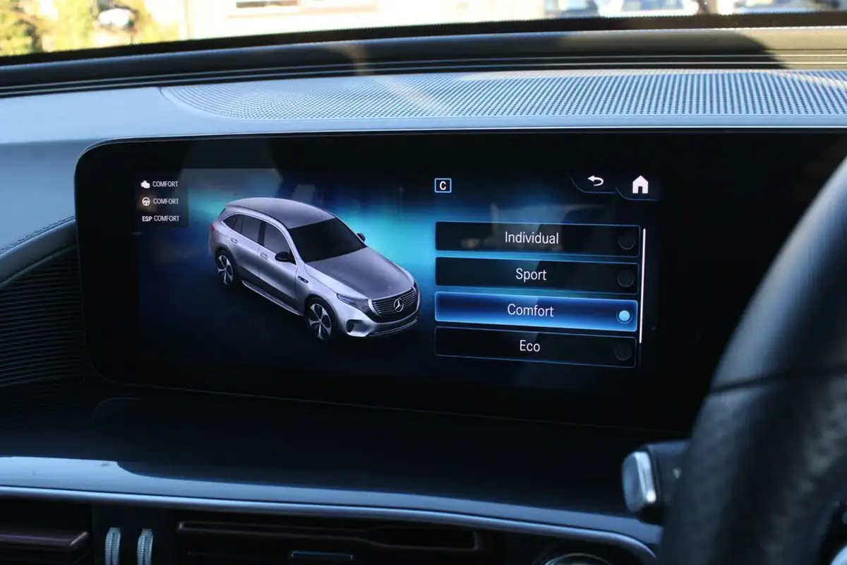 2021-mercedes-benz-eqc-e-eqc-400-amg-line-big-28