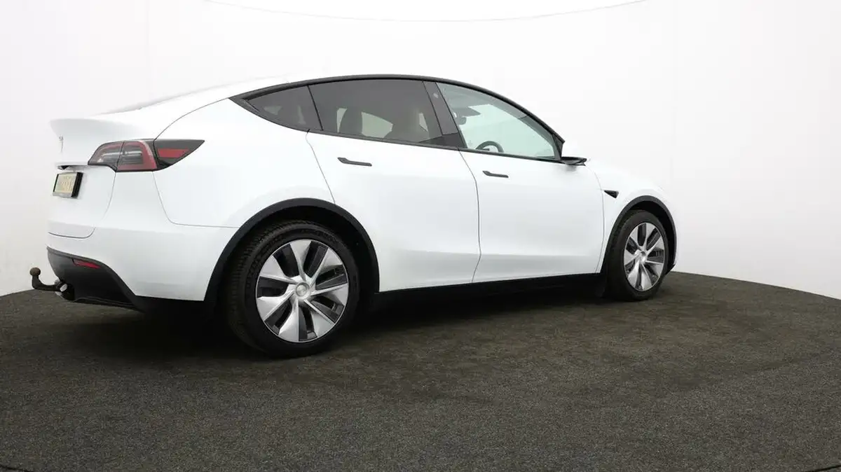 2023-tesla-model-y-e-rwd-big-27