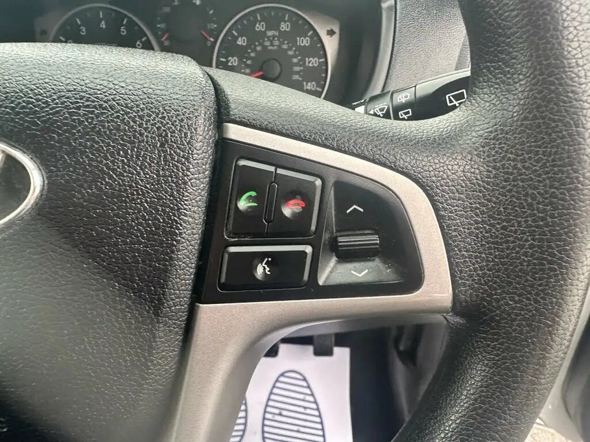 2011-hyundai-i20-14-comfort-5d-big-8