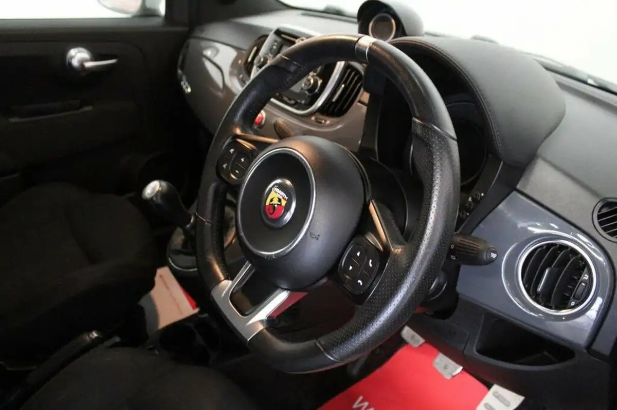 2016-abarth-595-14-tjet-big-29