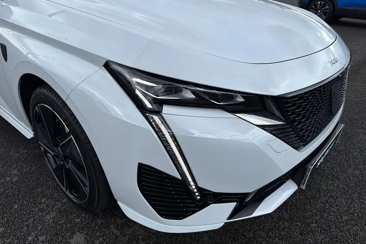 2024-peugeot-308-e-gt-big-7