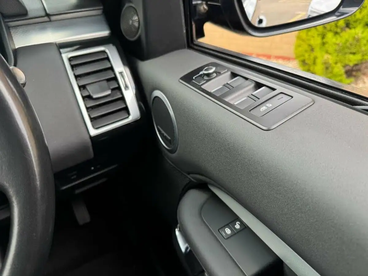 2020-land-rover-discovery-30-sd6-landmark-big-13