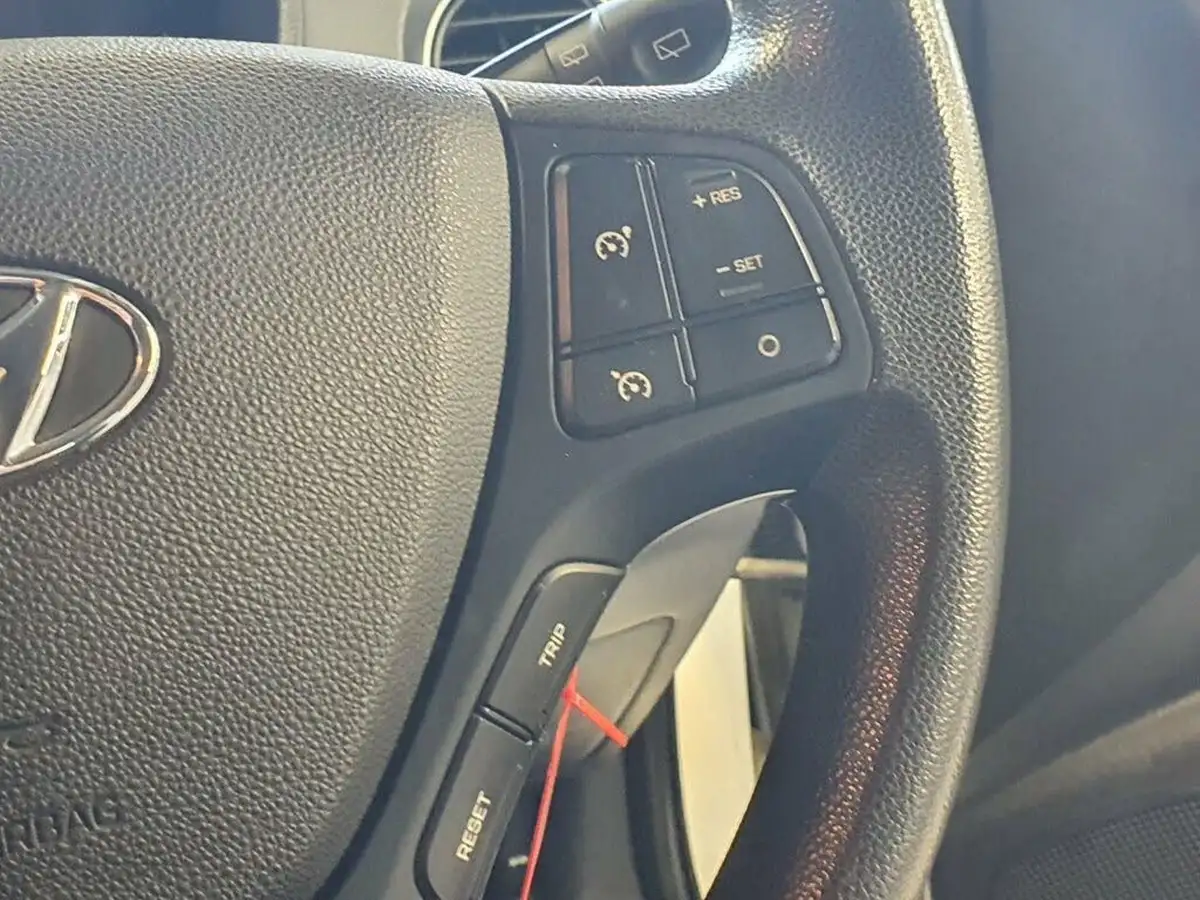 2018-hyundai-i10-12-se-big-39