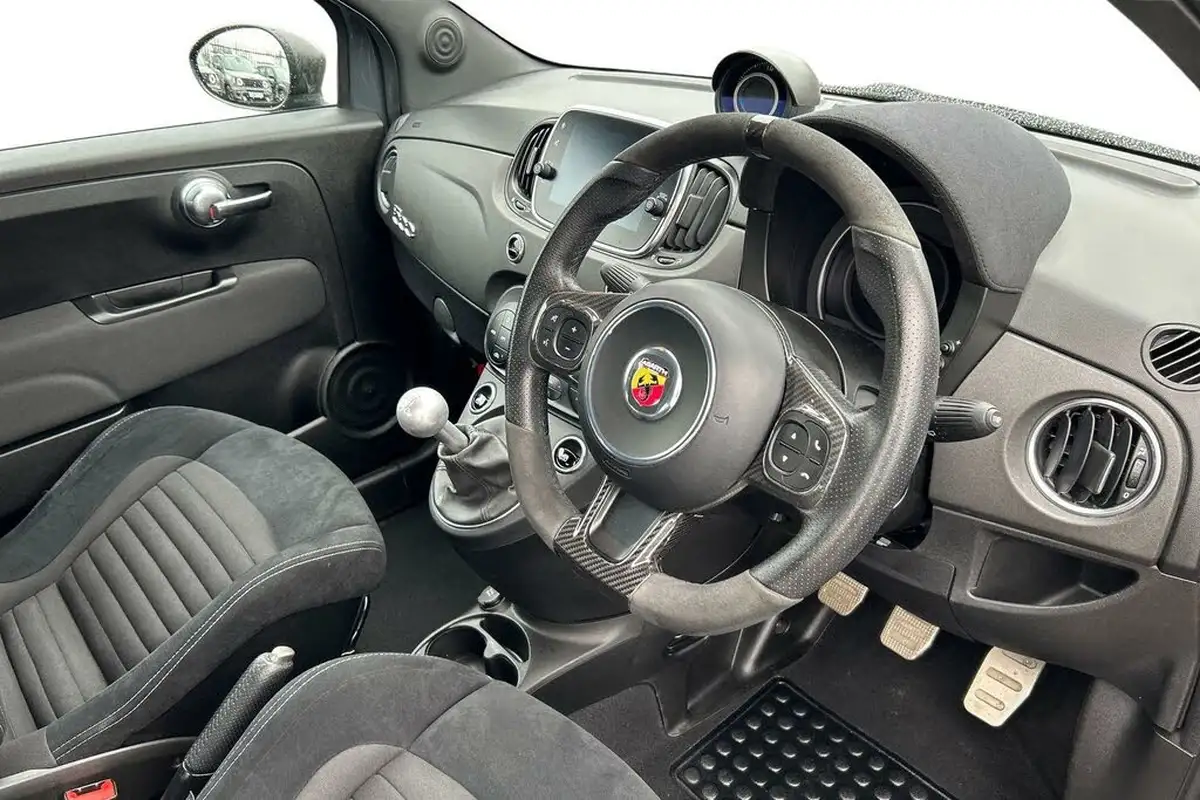 2022-abarth-595-14-tjet-competizione-big-5
