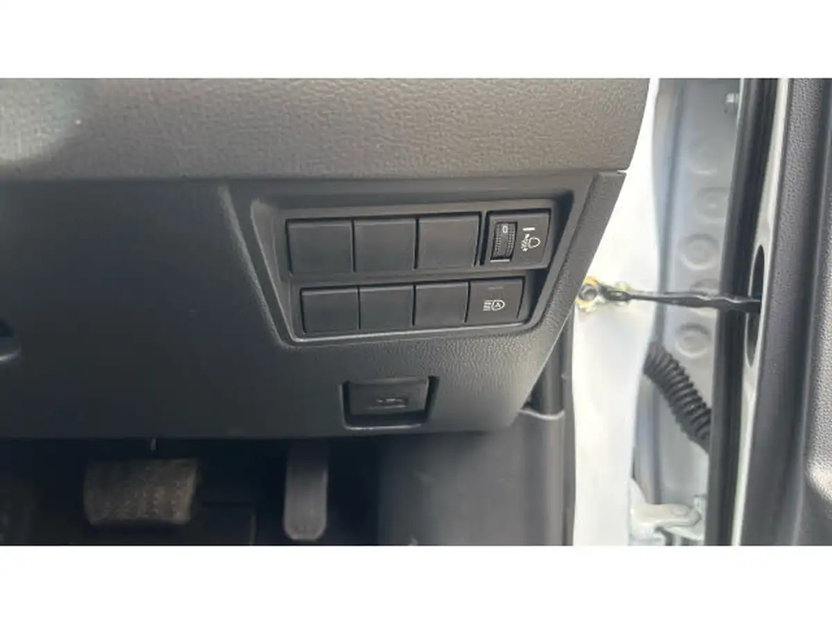 2024-toyota-yaris-15-vvt-i-icon-big-30