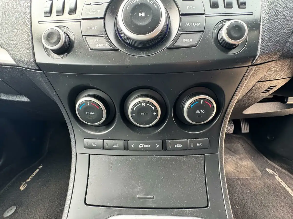 2013-mazda-mazda3-16-tamura-big-12