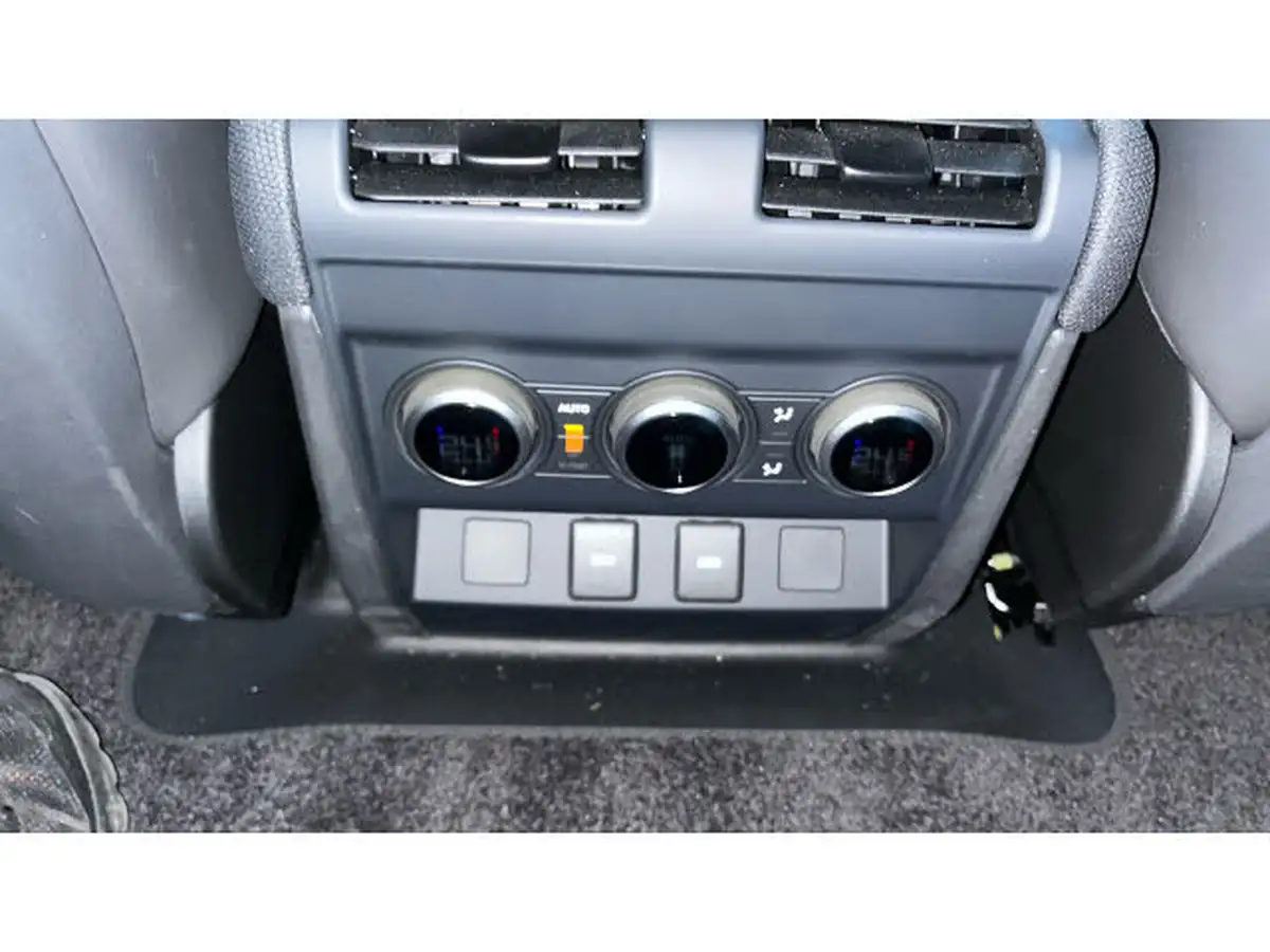 2024-land-rover-90-defender-30-d300-75th-edition-big-16