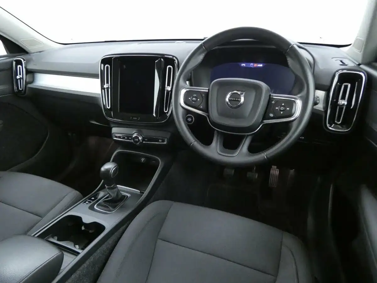 2021-volvo-xc40-15-t3-momentum-161bhp-big-16