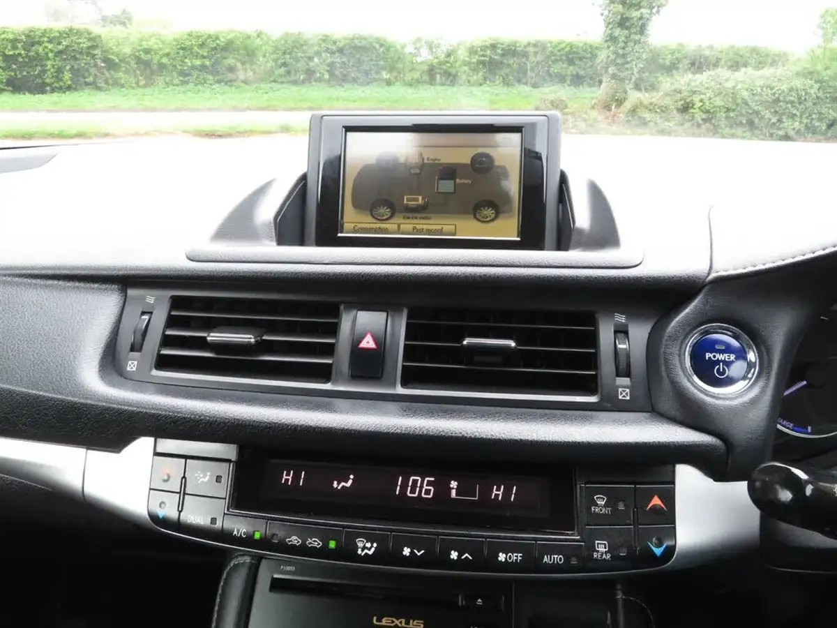 2011-lexus-ct-200h-18-se-i-big-33