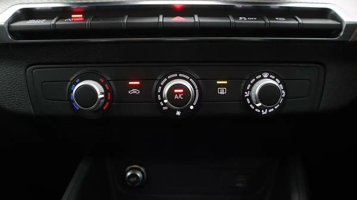 2022-audi-q2-10-30-tfsi-sport-big-12